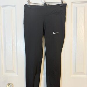 Nike Women's Black Leggings Size XS Mesh Panels on Legs. Zipper Pocket AB